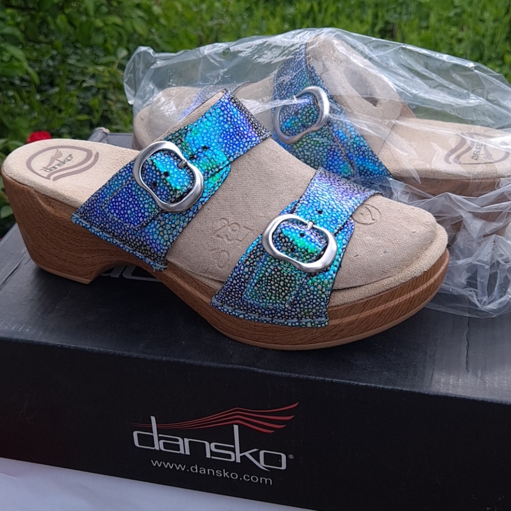 NWOT Unique faux snakeskin Dansko sandals